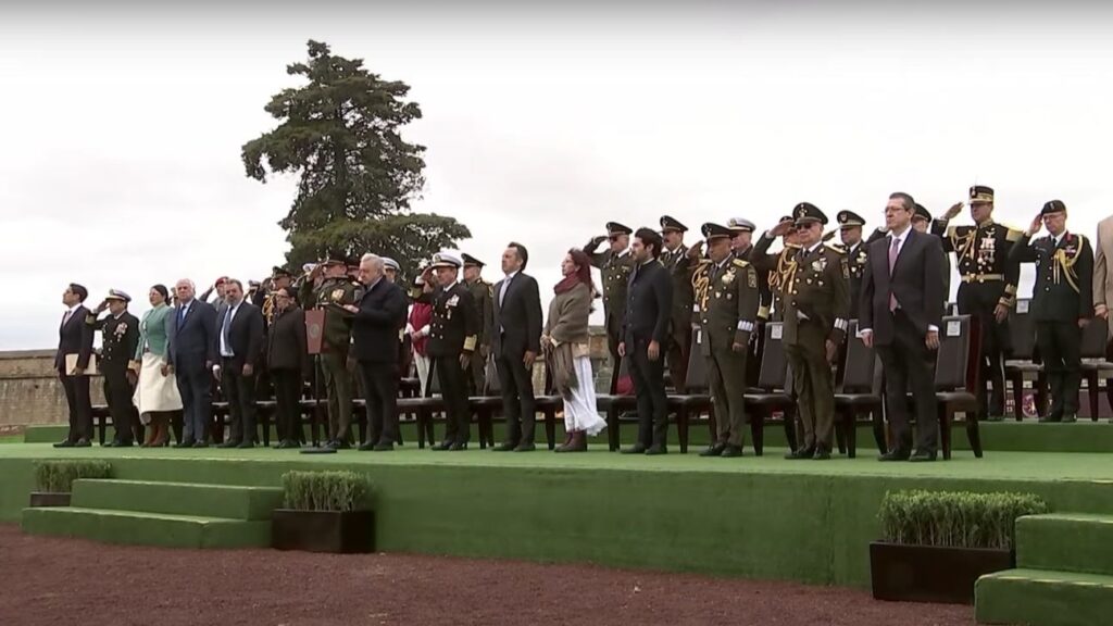 Amlo Y Sedena Conmemoran A Os Del Heroico Colegio Militar