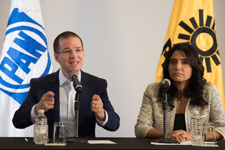 Ricardo Anaya, presidente Nacional del PAN, y Alejandra Barrales, presidenta nacional del PRD, ofrecieron una conferencia de prensa