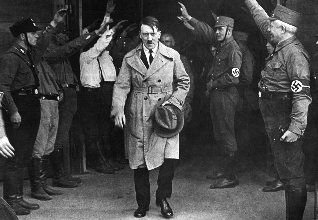 Hitler habría sobrevivido a II Guerra Mundial, según archivos de CIA
