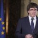 Puigdemont pide a catalanes “mantener la paz”