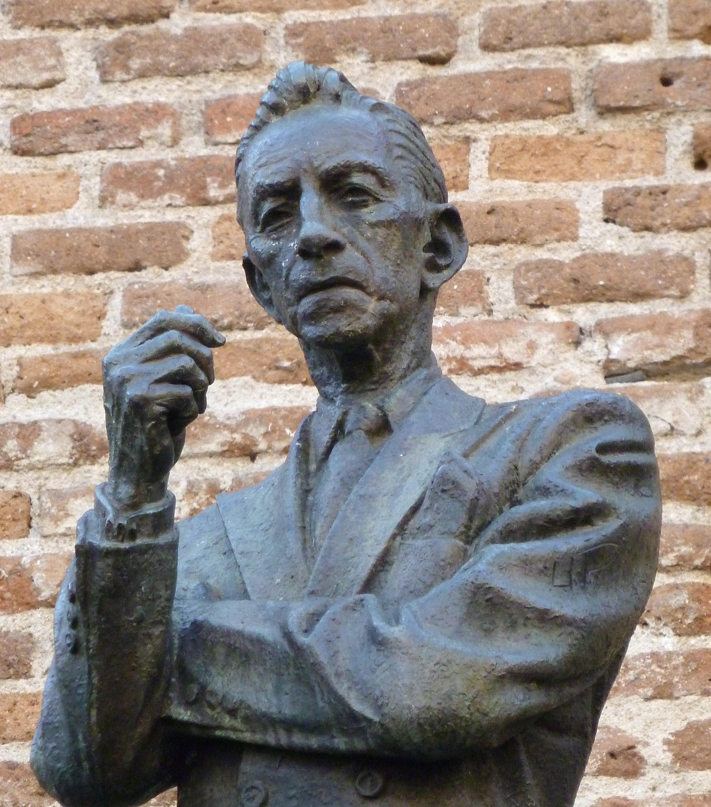 Agustín Lara, estatua en Madrid, a 120 años de su nacimiento