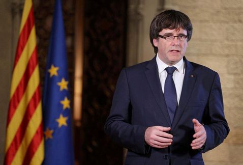 Puigdemont declara independencia de Cataluña