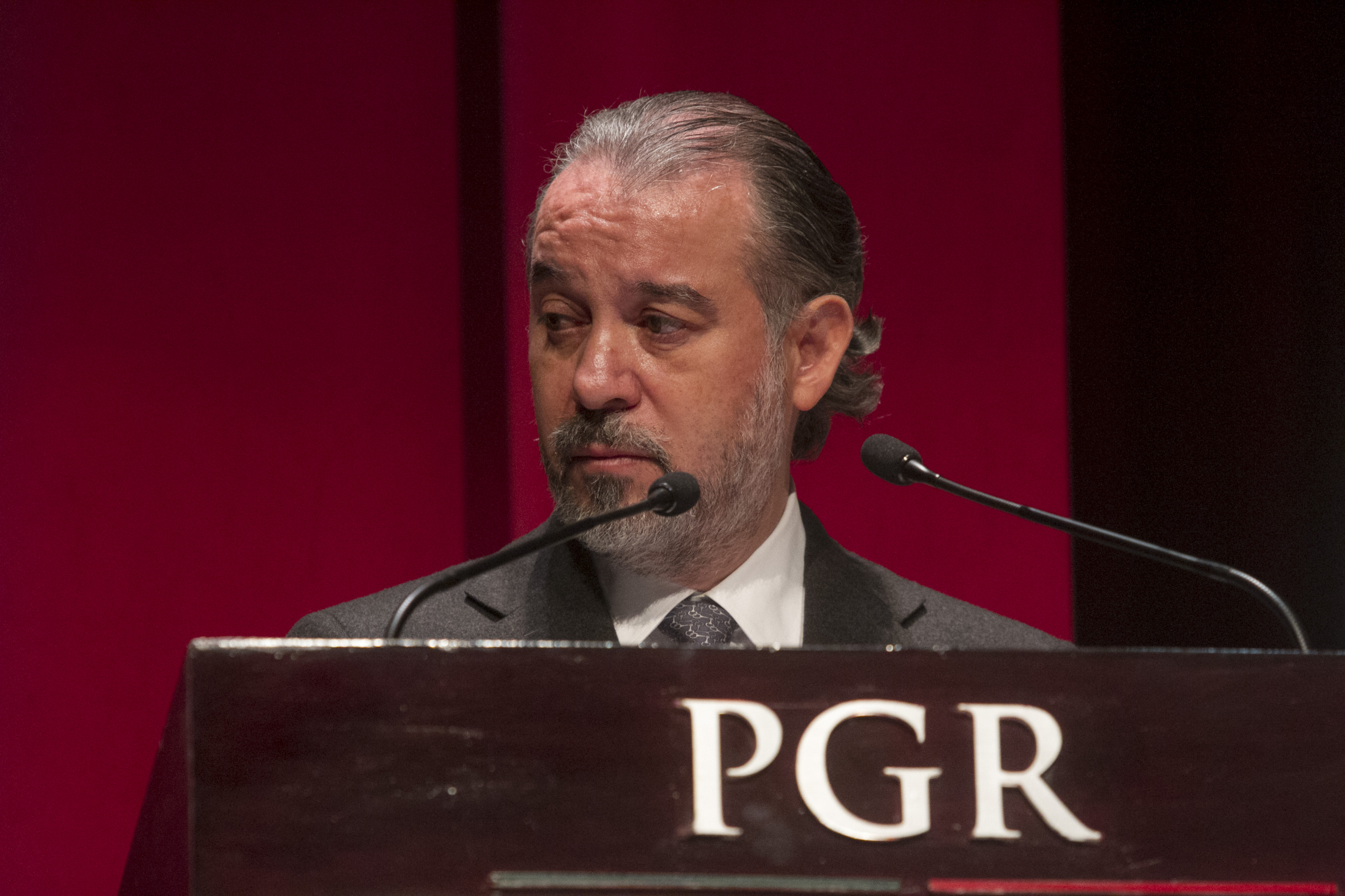 Raúl Cervantes renuncia a la PGR