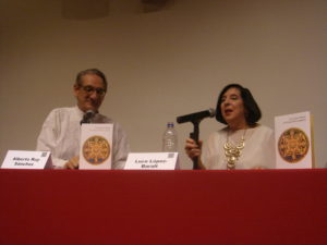 De izquierda a derecha, Alberto Ruy Sánchez y Luce López-Baralt