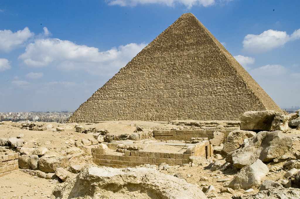 Descubren cámara secreta en la pirámide de Keops