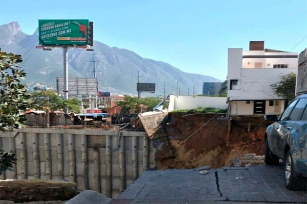 Reportan derrumbe en Monterrey
