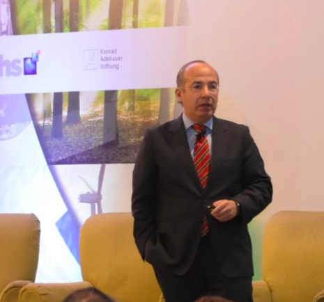 Felipe Calderón habla sobre Nuevo Aeropuerto
