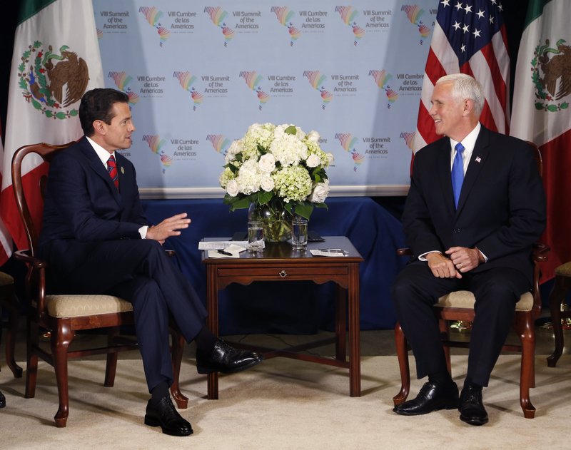 Enrique Peña Nieto se encuentra con Pence