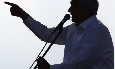 YAUTEPEC, MORELOS, 03MAYO2018.- Andrés Manuel López Obrador, candidato a la presidencia de la Republica por la coalición “Juntos haremos historia” (Movimiento de Regeneración Nacional, Partido del Trabajo y Encuentro Social) durante un mitin en la unidad deportiva de Atlihuayan. El tabasqueño estuvo acompañado por Cuauhtémoc Blanco Bravo, candidato a la gubernatura y otros aspirantes. FOTO: MARGARITO PÉREZ RETANA /CUARTOSCURO.COM