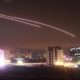 La defensa aérea siria intercepta misiles en el cielo de Damasco (Siria) este jueves a la madrugada. EFE