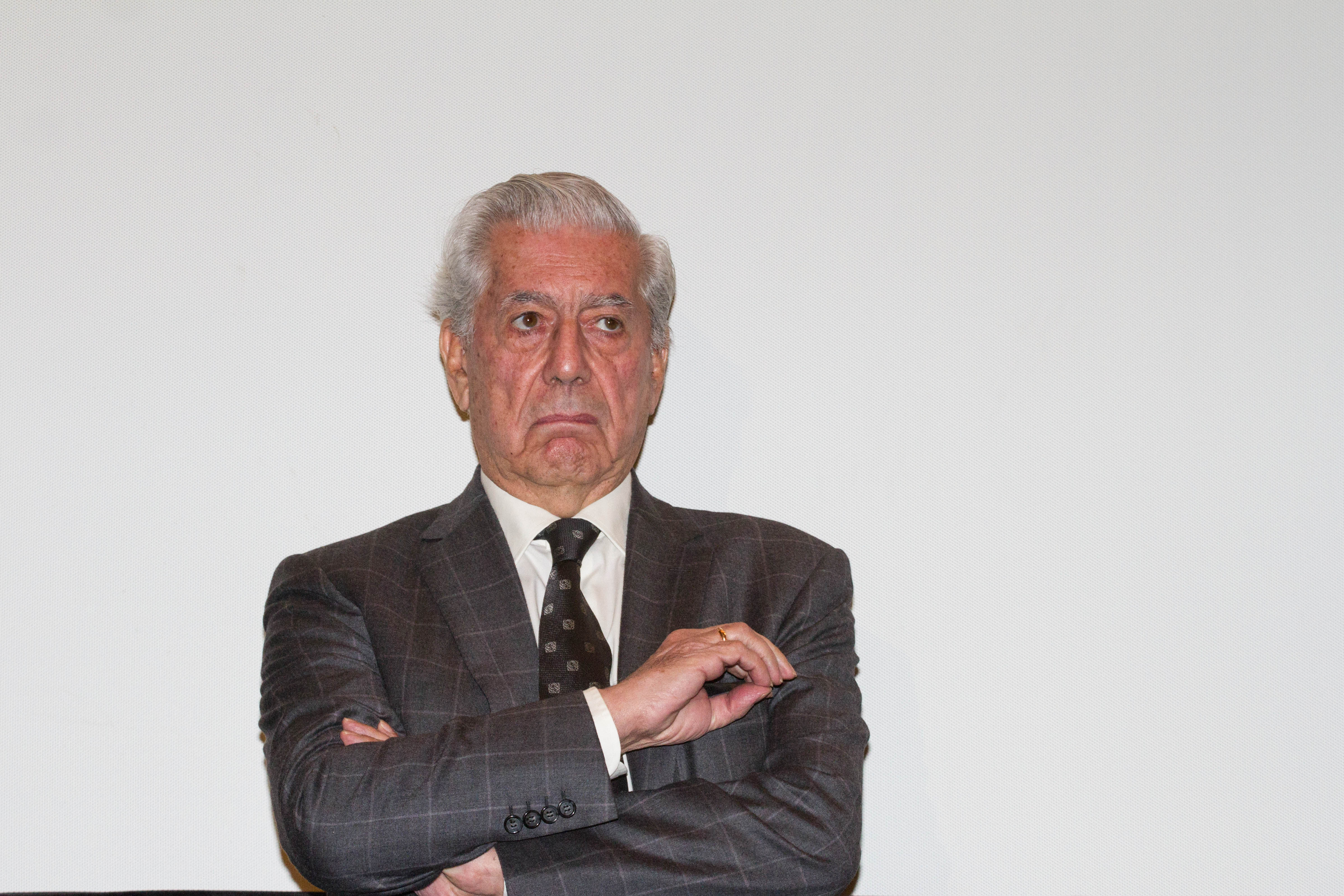 MÉXICO, D.F., 27NOVIEMBRE2013.- El escritor peruano Mario Vargas Llosa, premio Nobel de Literatura, inauguró el ciclo "Mario Vargas Llosa en el Cine", en la Cineteca Nacional. FOTO: ISAAC ESQUIVEL /CUARTOSCURO.COM