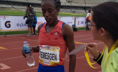 Etaferahu Woda Temesgen de Etiopía, fue la ganadora del #MaratonCDMX en la categoría femenil