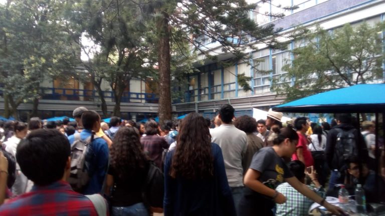 Condena UNAM agresión a estudiantes por parte de grupos porriles afuera de Rectoría