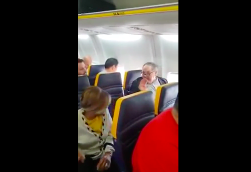 Pasajero Racista De Ryanair Indigna En Redes Contenido De Actualidad Con énfasis En La Política