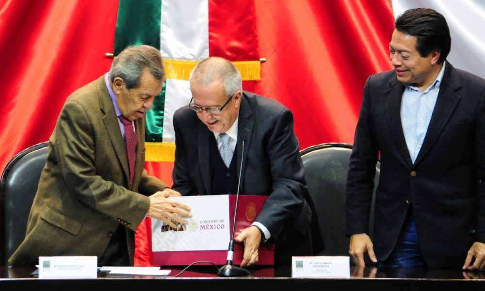 Carlos Urzúa entrega el Paquete Económico 2019 ante la Cámara de Diputados