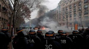 Francia más de 1700 detenidos por protestas contra el alza a gasolinas