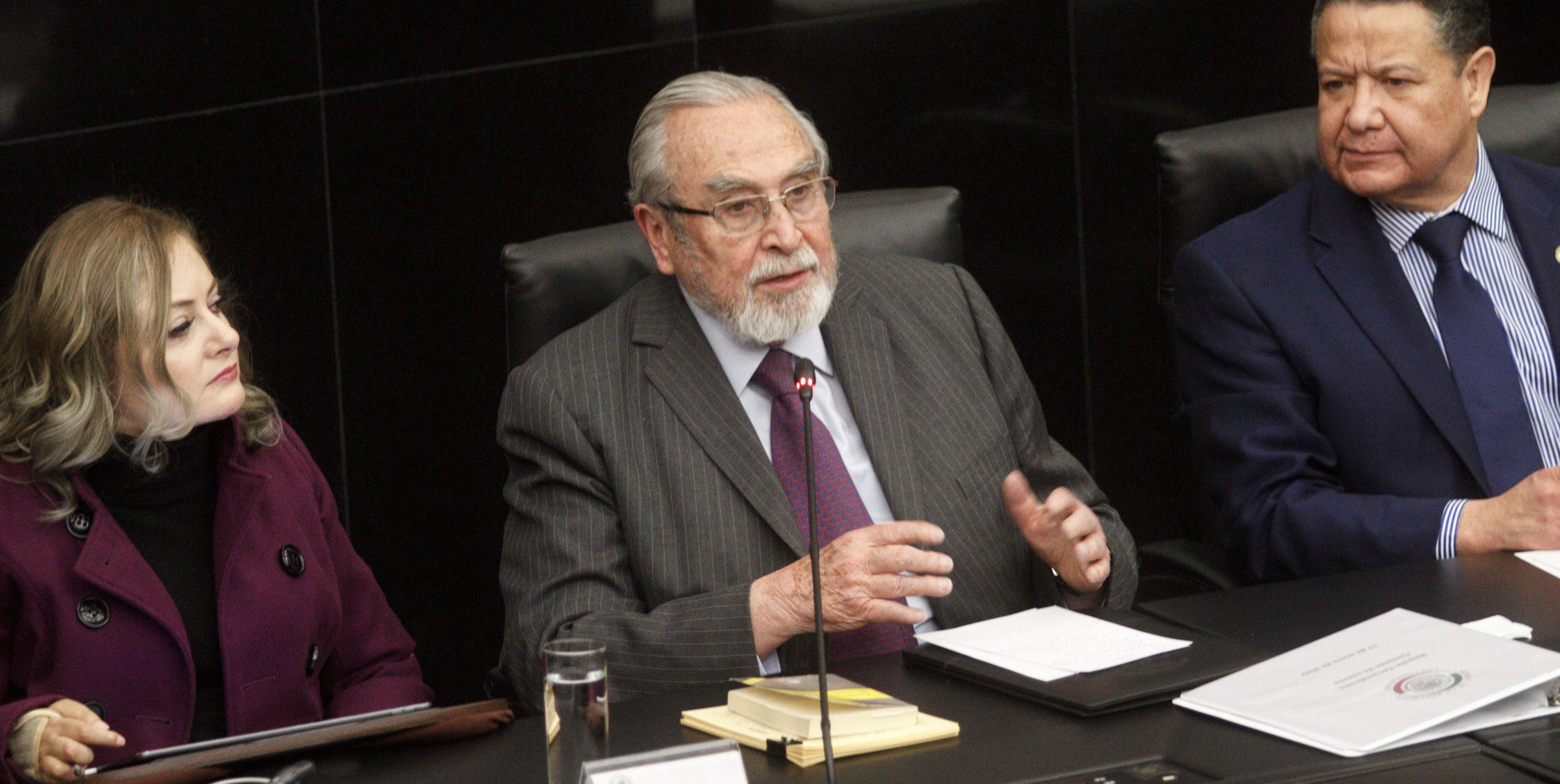 Bernardo Bátiz en durante su comparecencia ante la Comisión de Justicia del Senado