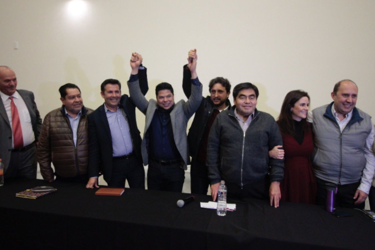 Fracciones de Morena, PES y PT declaran unidad en Puebla.