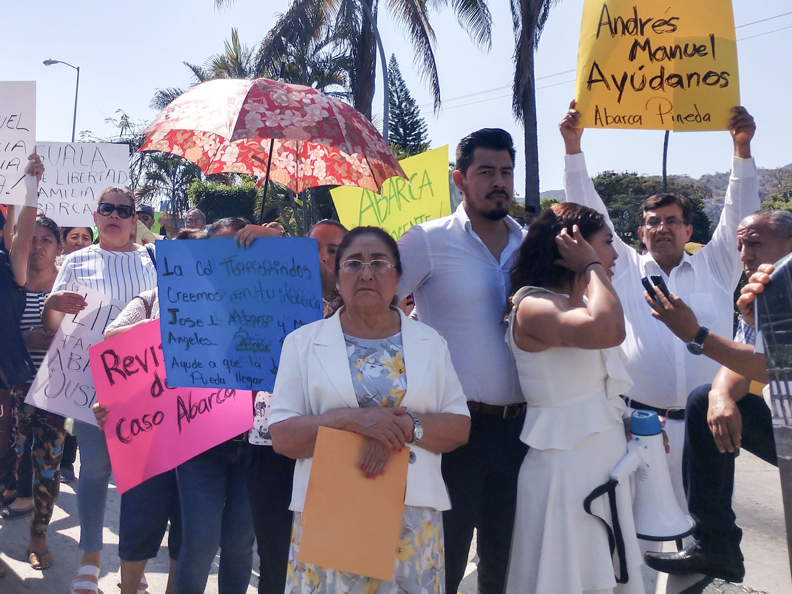 Familiares de Abarca piden apoyo a AMLO para revisar el caso que involucra a José Luis Abarca como responsable de los hechos en Iguala