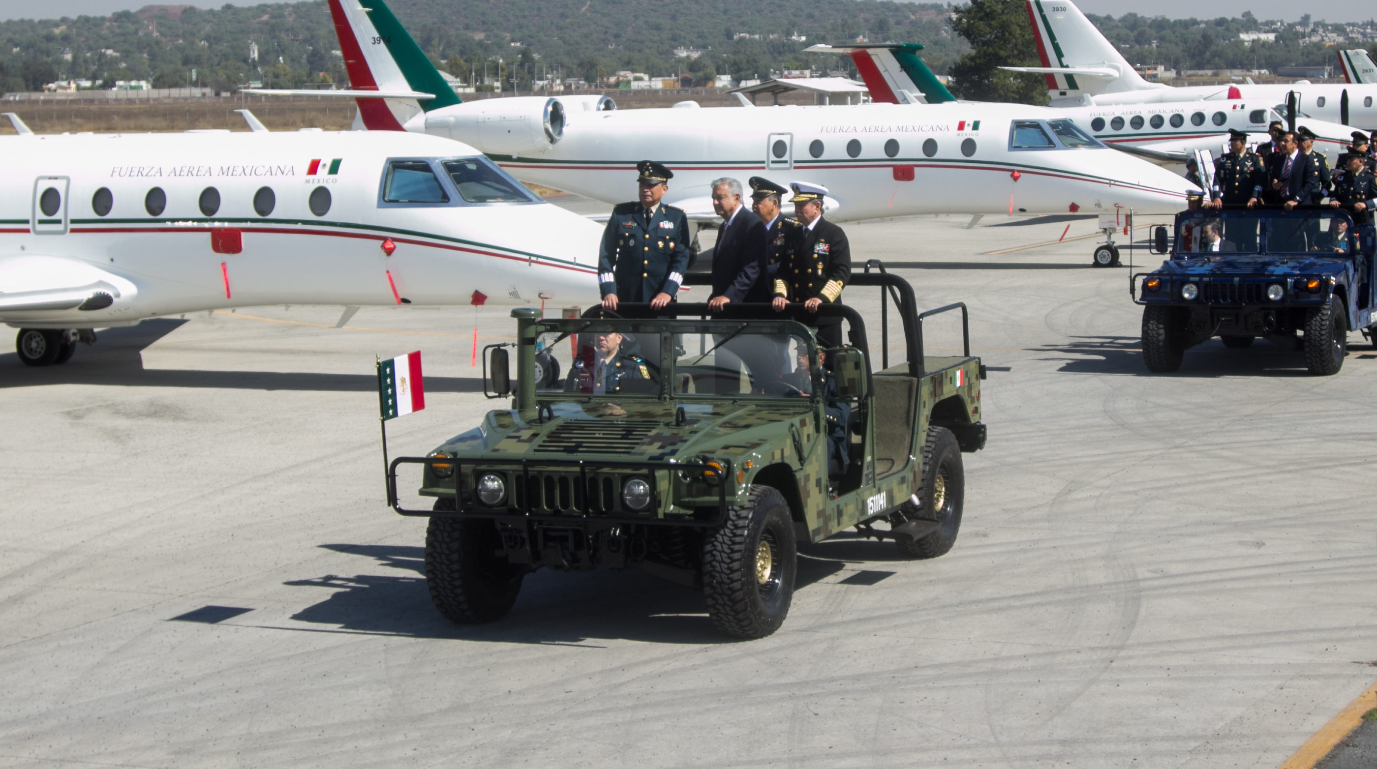 AMLO visitó la base de Santa Lucía y anunció que las ganancias del aeropuerto que ahí se instalará será para la SEDENA