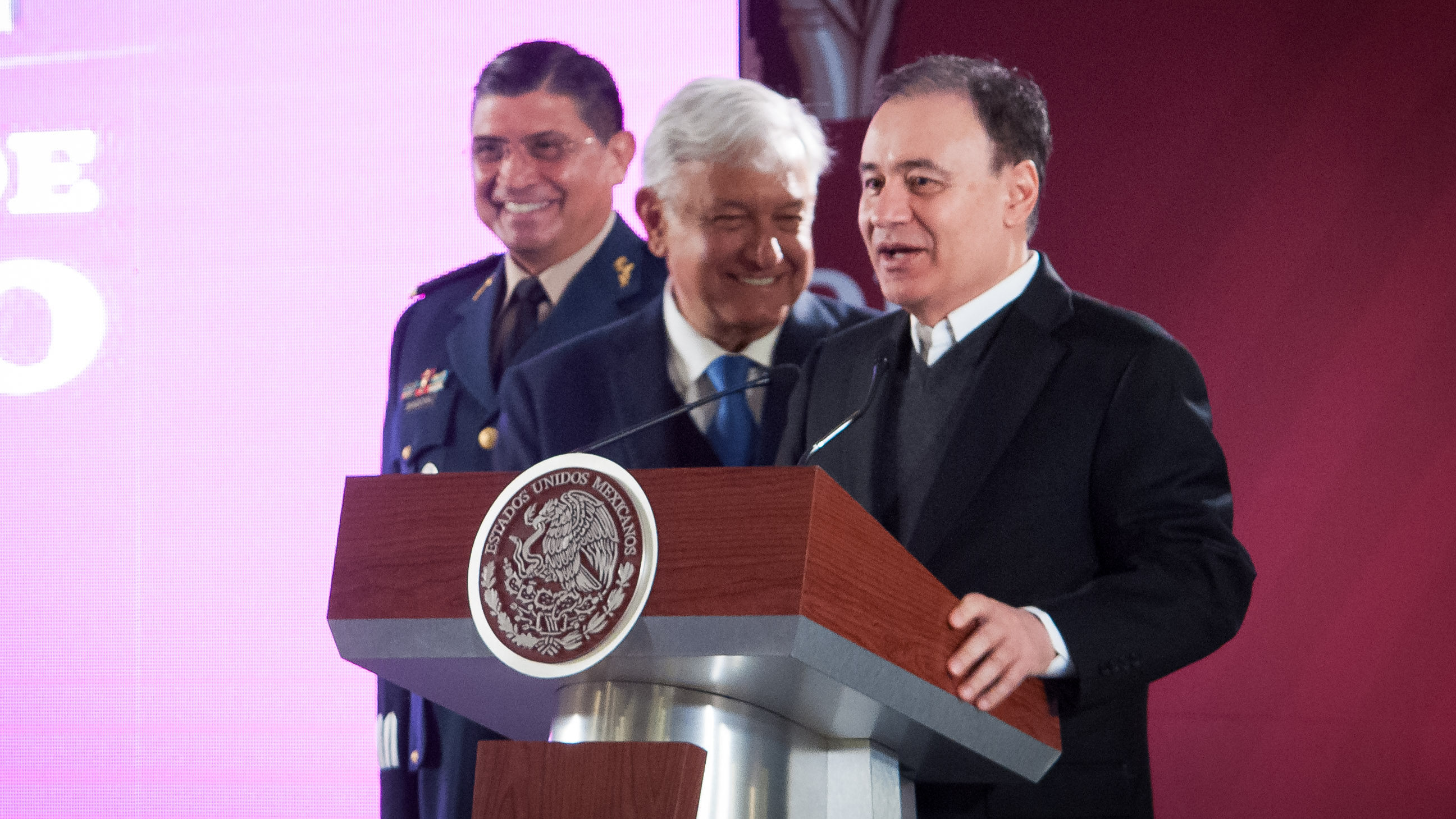 La mayoría de los mexicanos apoyan a la guardia nacional con un mando militar, de acuerdo a una encuesta de Grupo Reforma