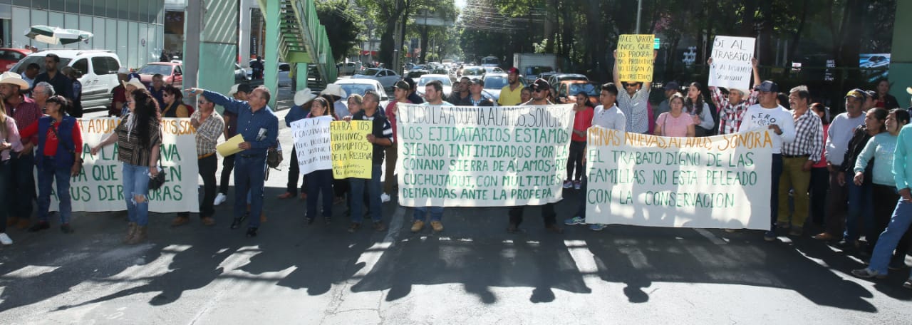 Campesinos protestan frente a oficinas de Semarnat por exploración minera en Sonora