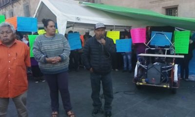Desplazados de Guerrero, por la violencia, se instalaron en Palacio Nacional para pedir una audiencia con AMLO