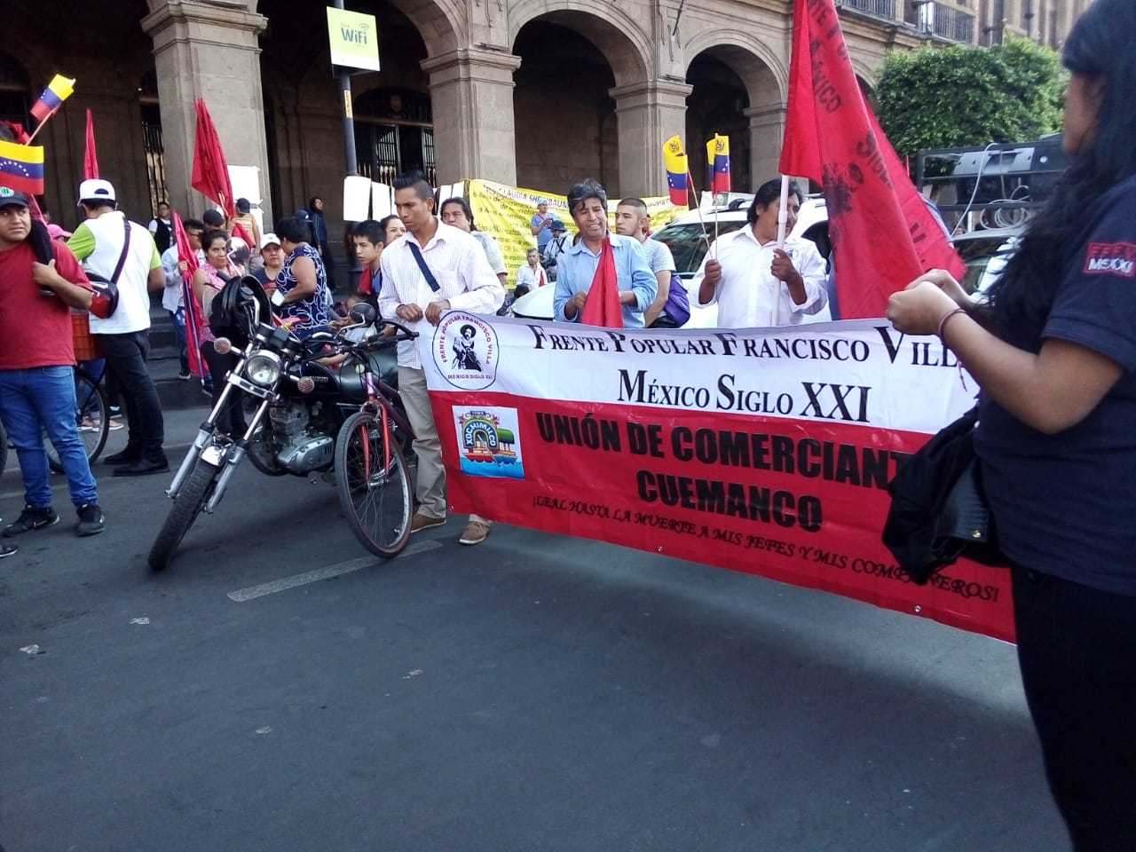 Marchan en CDMX contra la “invertención yanki” en Venezuela