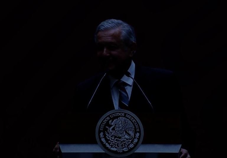 AMLO, Andrés Manuel, López Obrador, Apagón, Conferencia, Mañanera, MAtutina, Sin Luz, Oscuras, Complot,