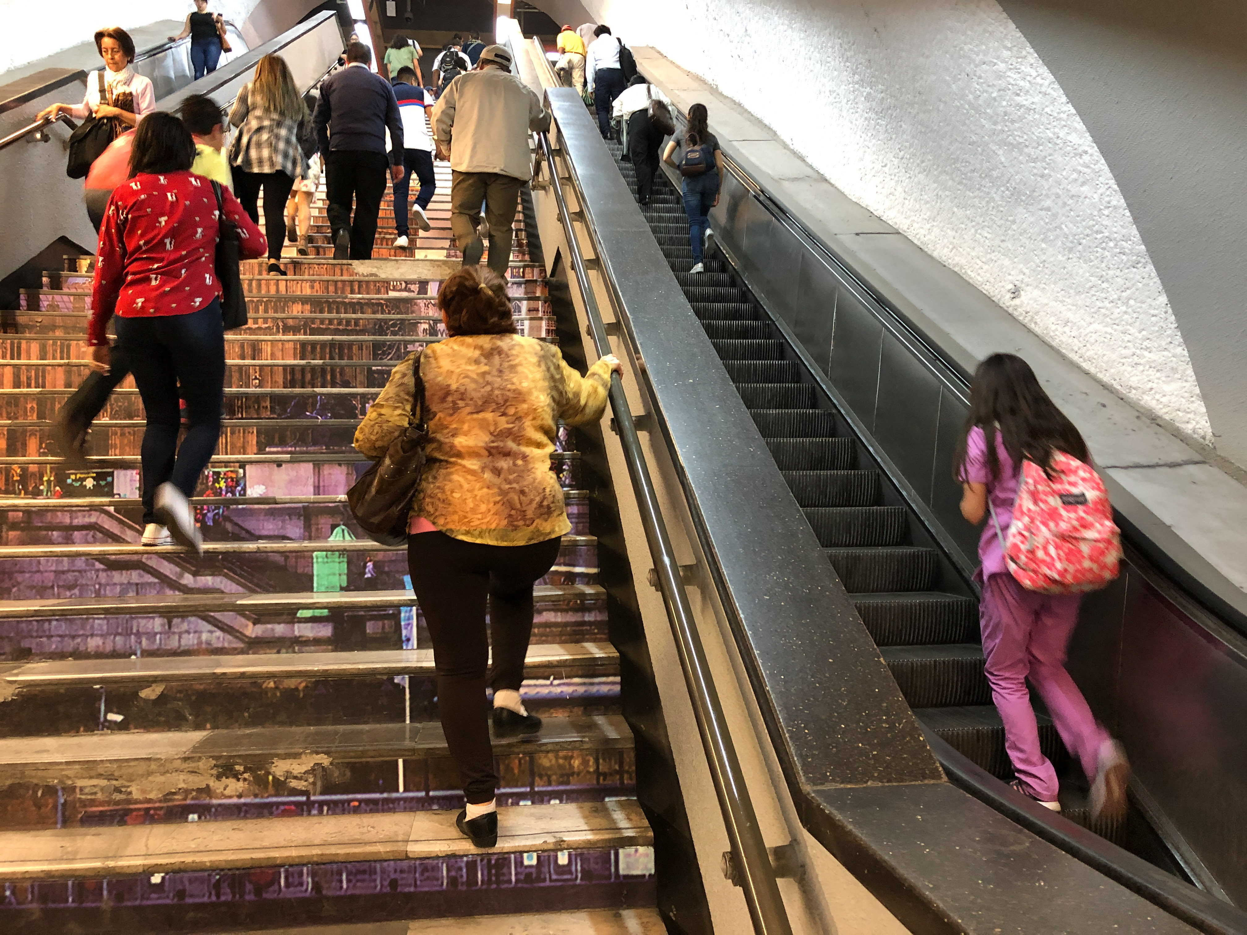 El viernes funcionarán escaleras de subida de Línea 7 del Metro