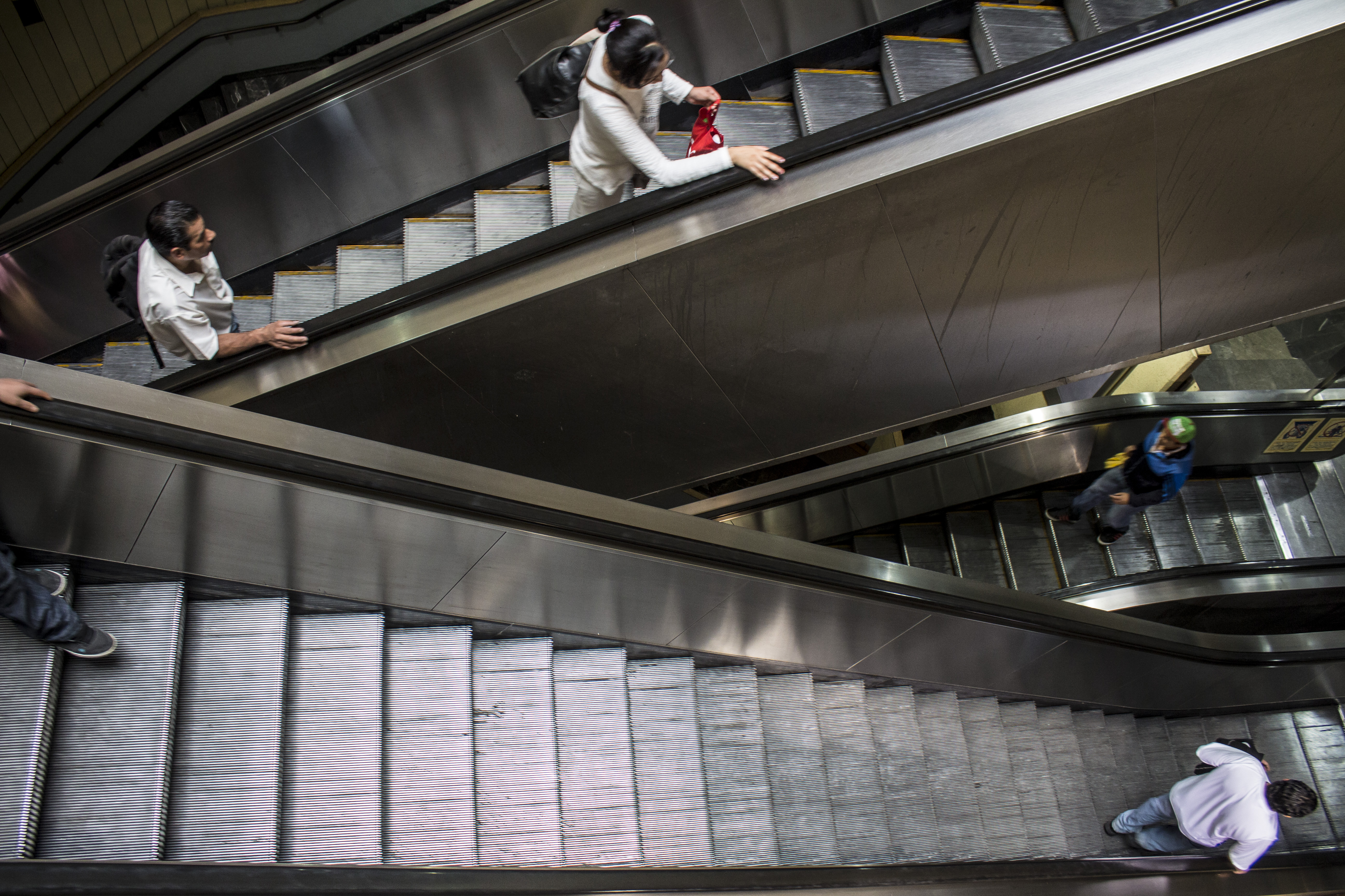 Metro Camarones escaleras