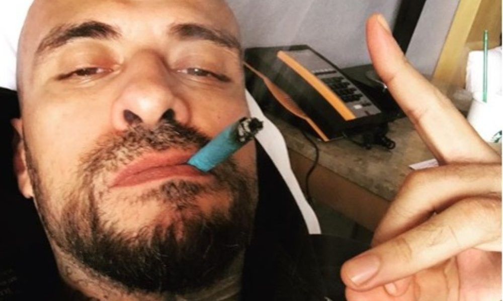 Vocalista de Cártel de Santa promueve uso de drogas