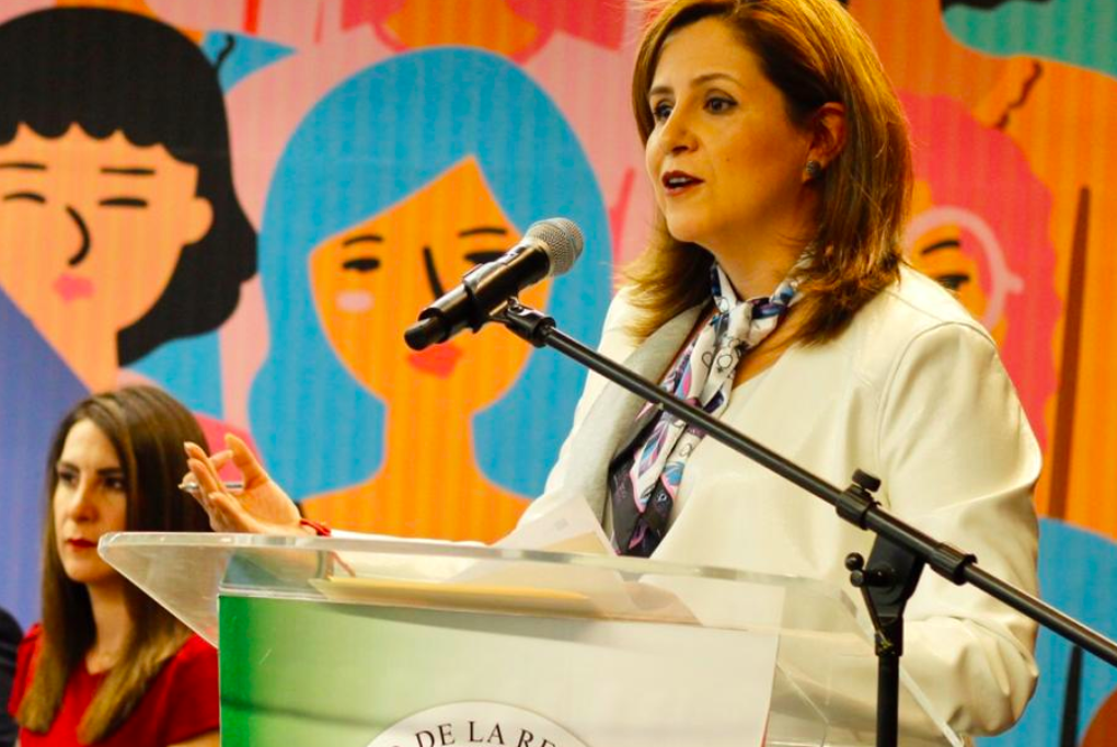 Martha Tagle critica a AMLO por promesas sobre reforma educativa