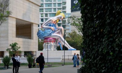 A partir del 19 de mayo de 2019, podrás apreciar por primera vez en la CDMX y en Latinoamérica, la obra de Jeff Koons y Marcel Duchamp en el mismo espacio. El Museo Jumex será el recinto anfitrión para recibir la exposición Apariencia desnuda: el deseo y el objeto en la obra de Marcel Duchamp y Jeff Koons.