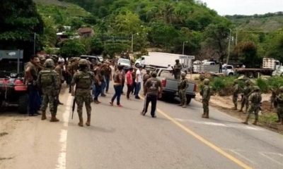 Policías comunitarios retienen a efectivos de la SEMAR en Guerrero