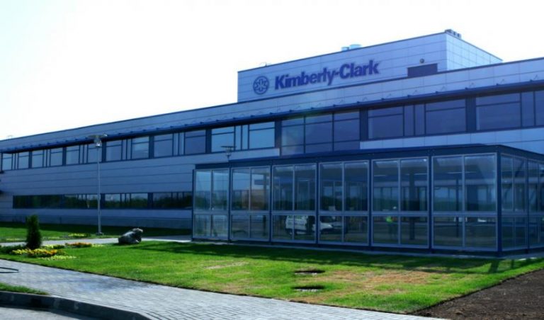 Kimberly-Clark corrige a su director y dice que sí invertirá en México
