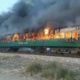 Murieron 71 personas al incendiarse tren en Pakistán