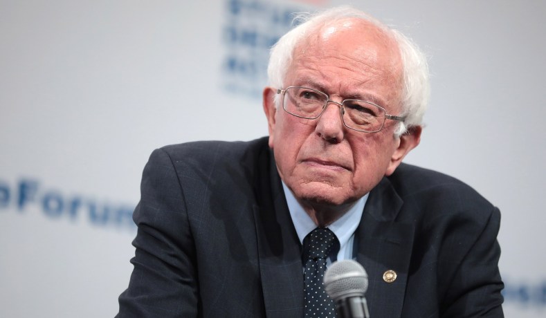 Bernie Sanders suspende campaña por problemas cardiacos