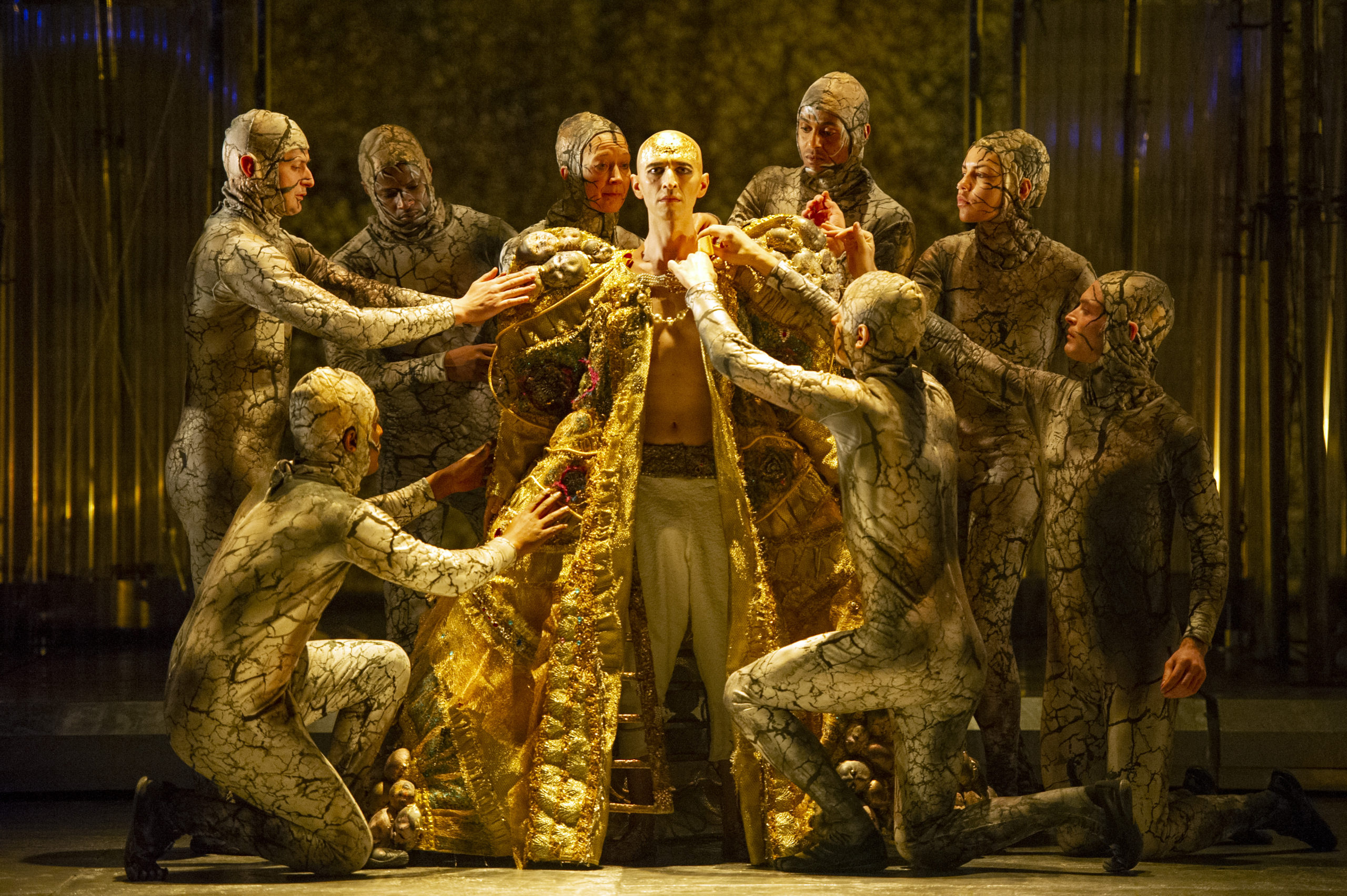Philip Glass completa su trilogía de grandes hombres en MetOpera con Akhnaten