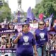 Marcha contra feminicidios; colocan en el Zócalo ofrenda a víctimas