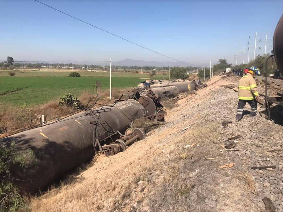 Se descarrilan nueve vagones con combustible en Hidalgo