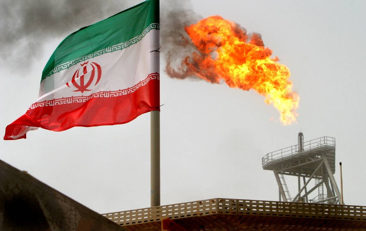 Irán suspende compromisos nucleares
