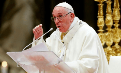 Papa rechaza ordenar a casados como sacerdotes