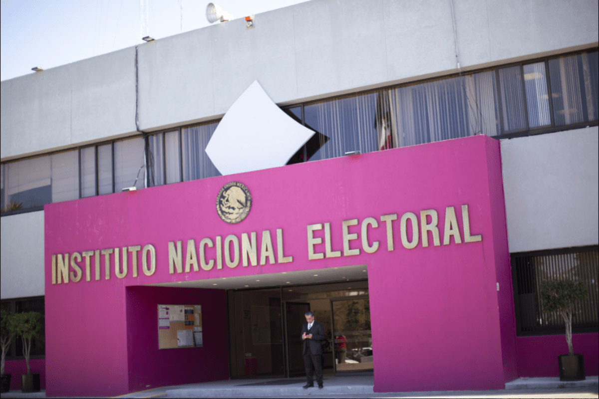 Diputados de Morena proponen reducir consejeros del INE y pluris