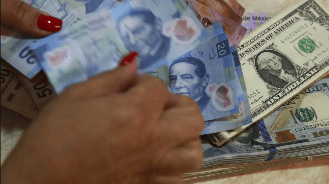 Rebasa el dólar los 21 pesos; la cotización más alta desde 2016