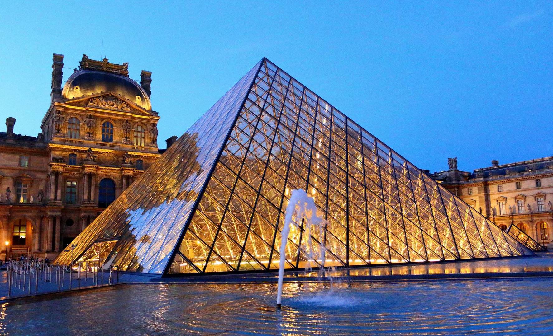 Louvre cierra sus puertas para evitar contagios de coronavirus