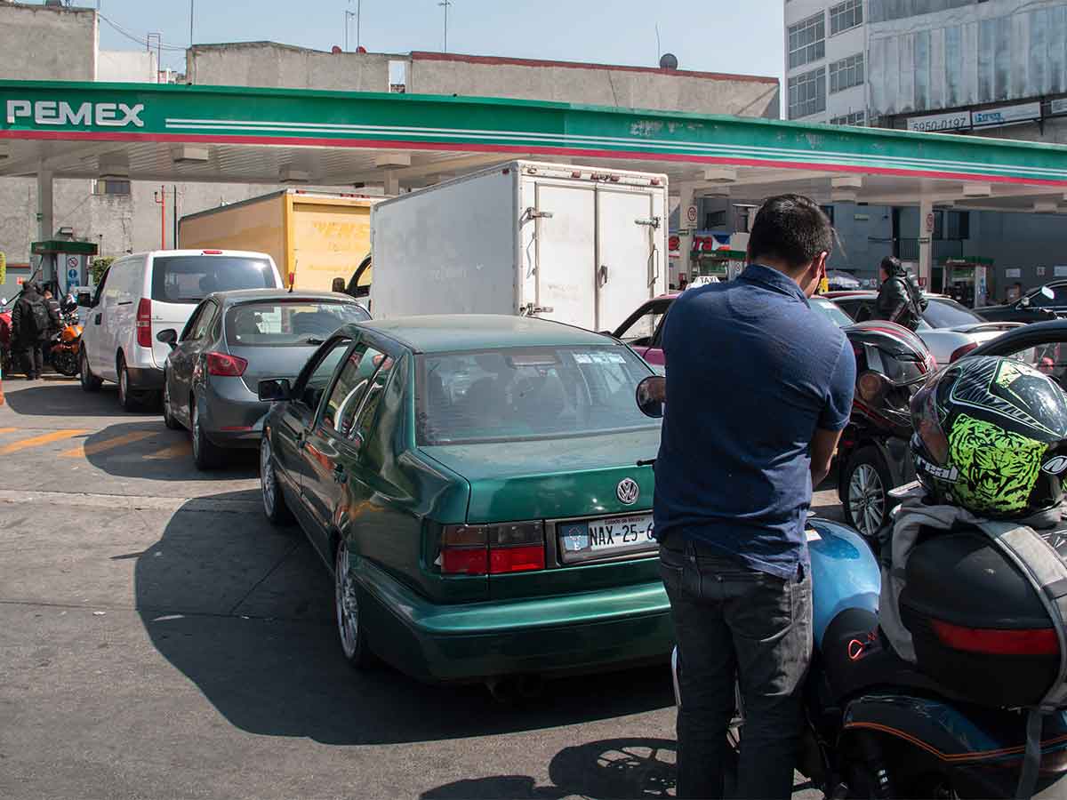 Venden gasolina en 15 pesos el litro en Veracruz