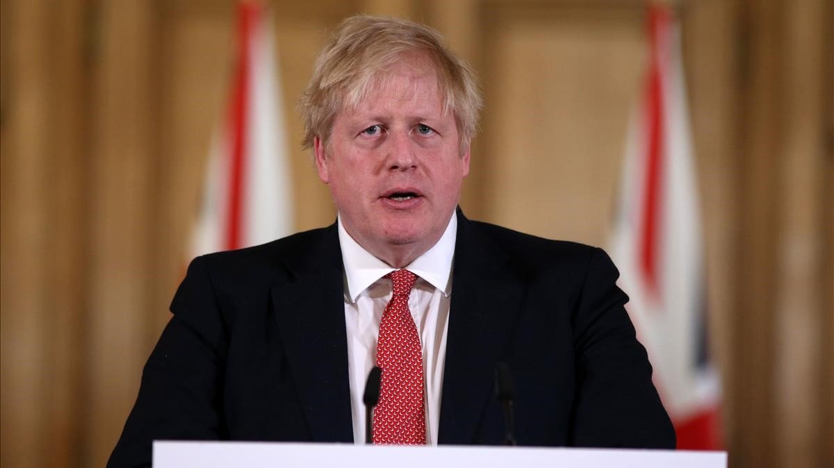 El primer ministro Boris Johnson, quien fue diagnosticado hace 10 días con coronavirus Covid-19, ingresó este domingo a un hospital en Reino Unido para realizarse pruebas médicas.