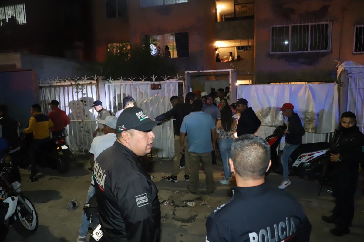 Desalojan a 200 jóvenes por hacer fiesta en Ecatepec