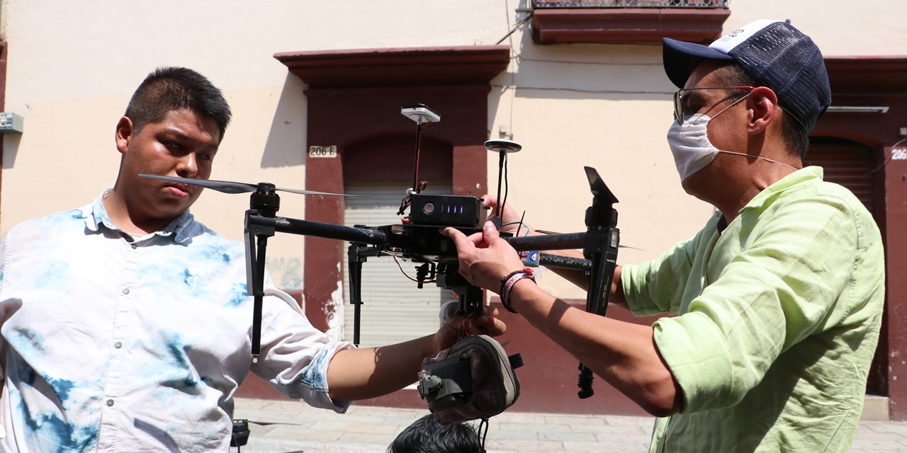 Drones sanitizan lugares públicos en Oaxaca